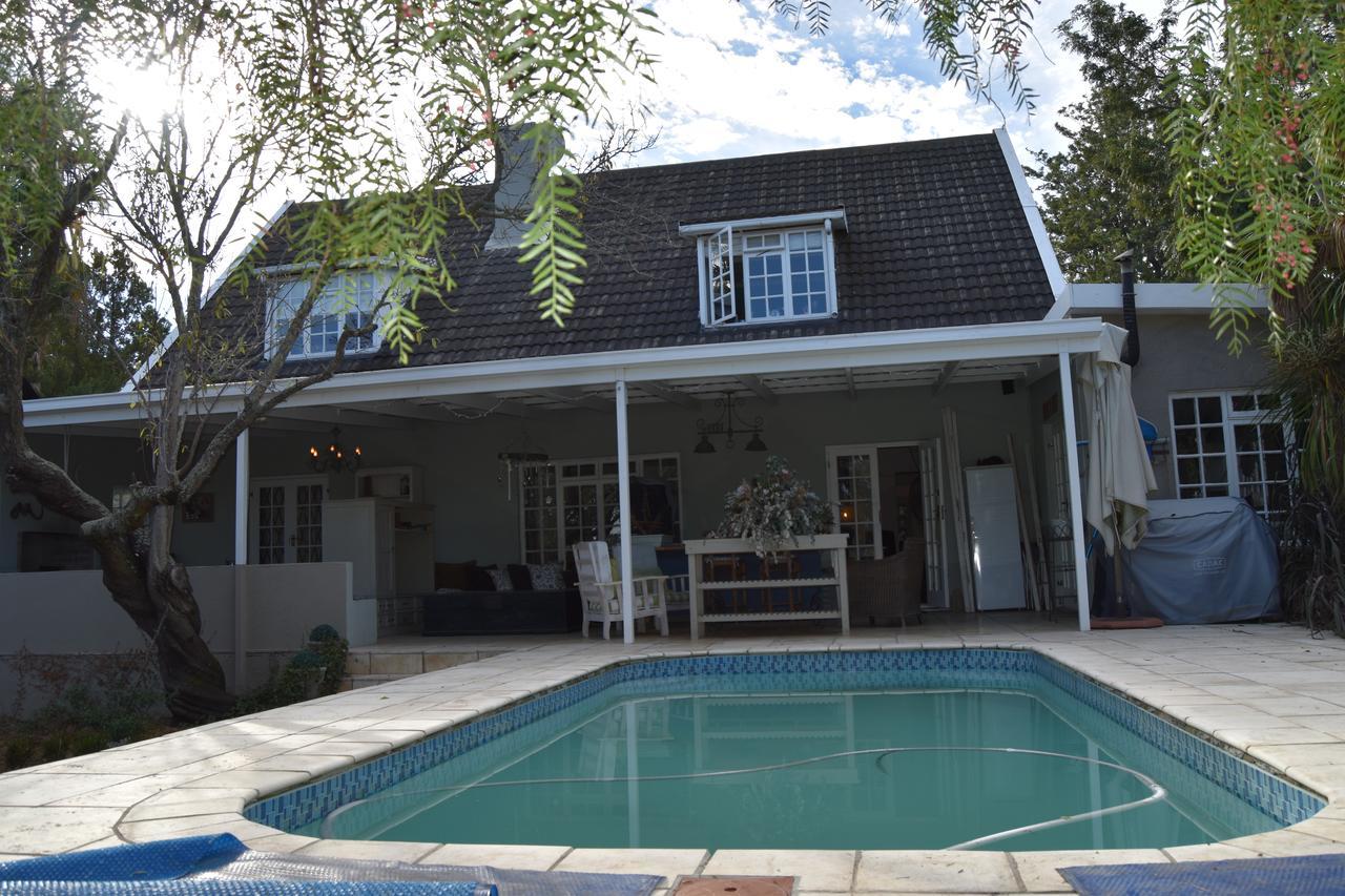 Almond Cottage Bed & Breakfast Somerset West Ngoại thất bức ảnh