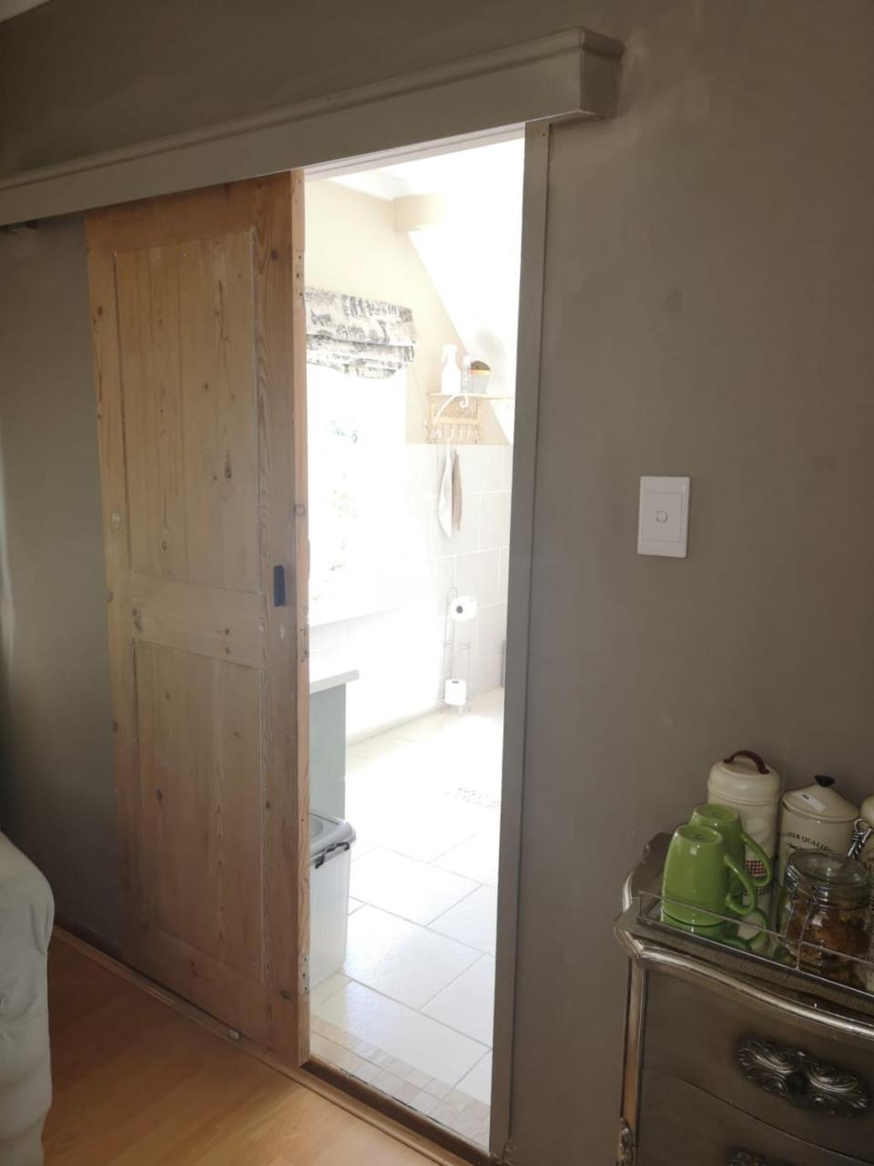 Almond Cottage Bed & Breakfast Somerset West Ngoại thất bức ảnh