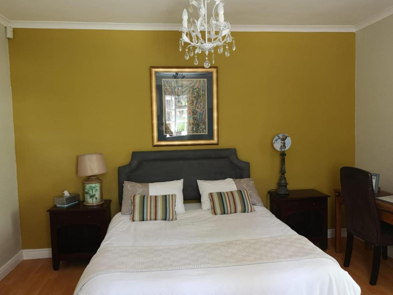 Almond Cottage Bed & Breakfast Somerset West Ngoại thất bức ảnh