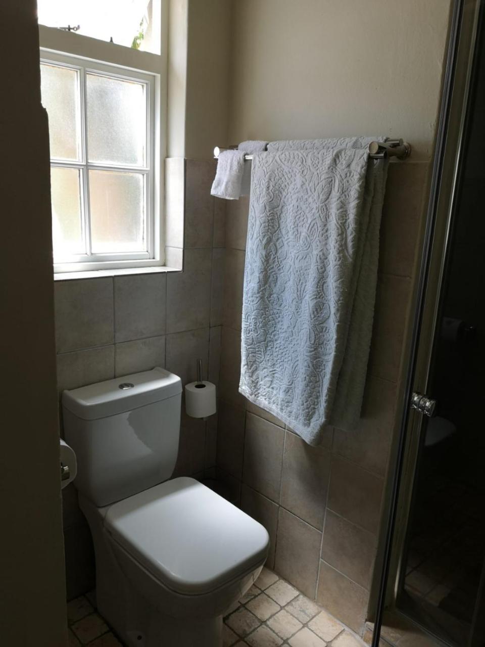 Almond Cottage Bed & Breakfast Somerset West Ngoại thất bức ảnh