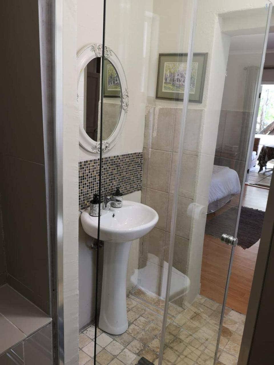 Almond Cottage Bed & Breakfast Somerset West Ngoại thất bức ảnh