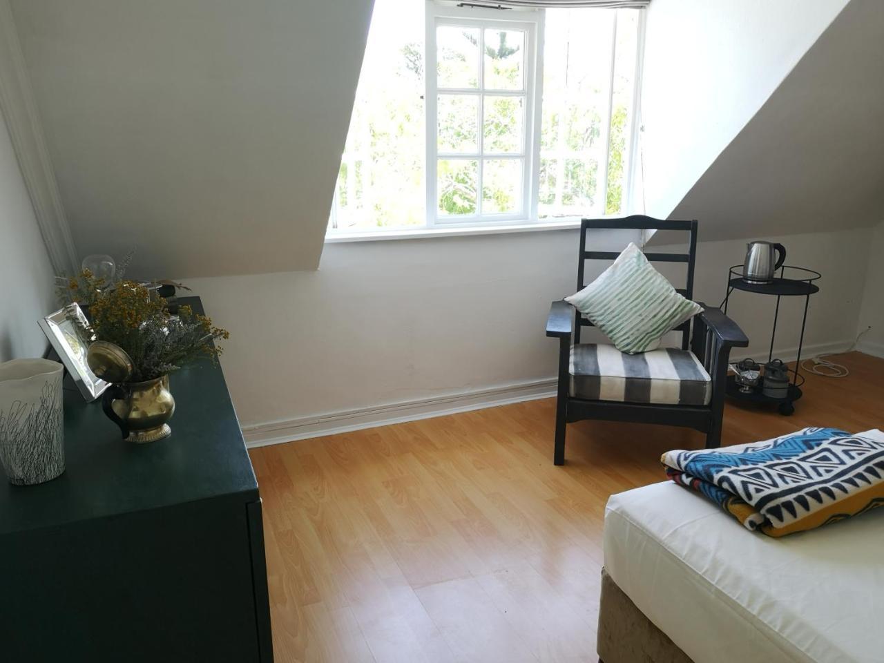 Almond Cottage Bed & Breakfast Somerset West Ngoại thất bức ảnh