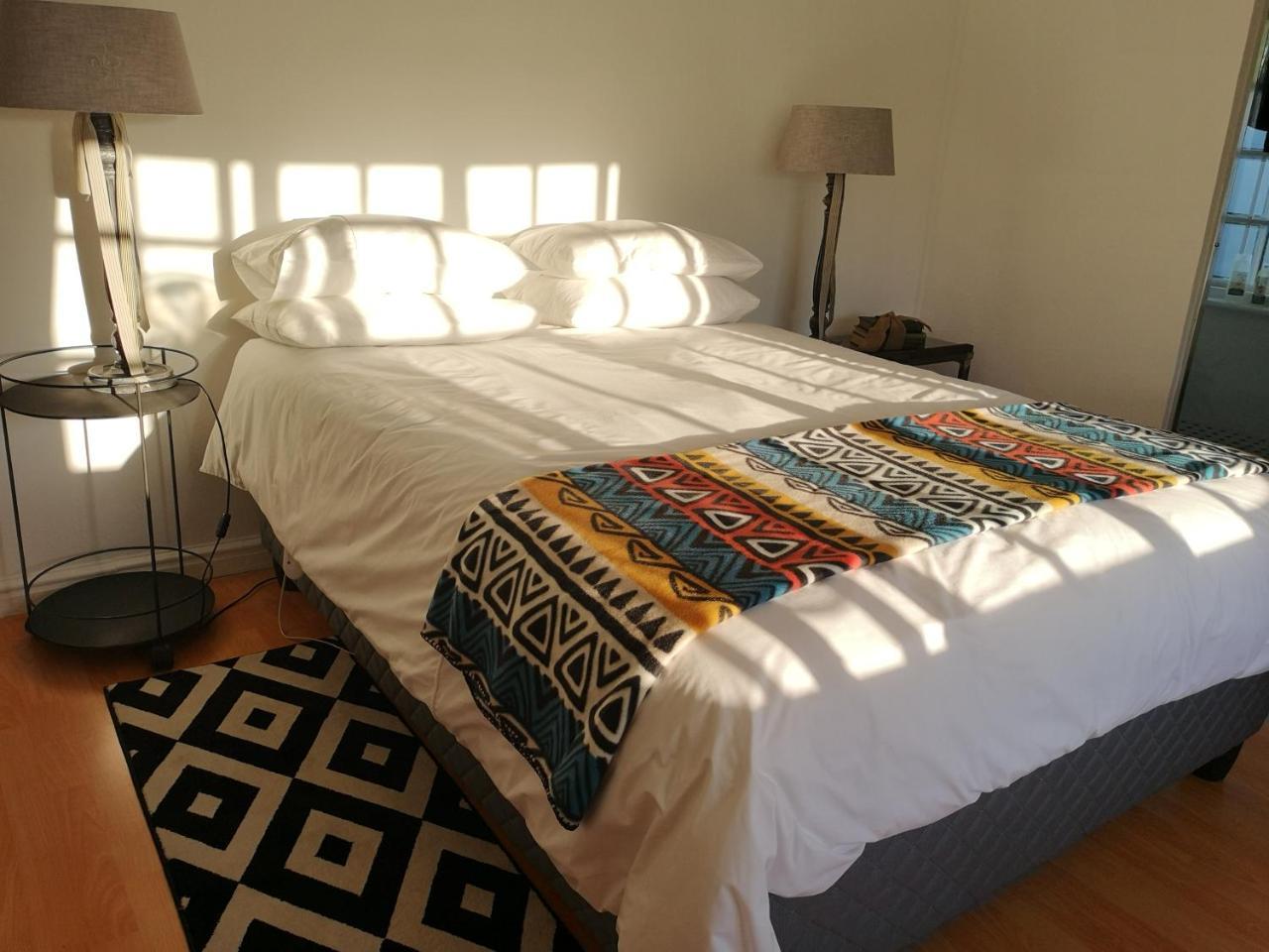Almond Cottage Bed & Breakfast Somerset West Ngoại thất bức ảnh